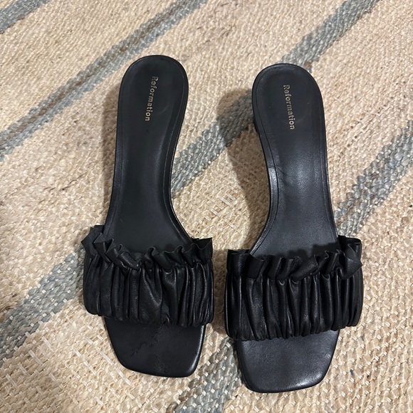 COPY - Reformation Shereen Mule in Black - Picture 6 of 8